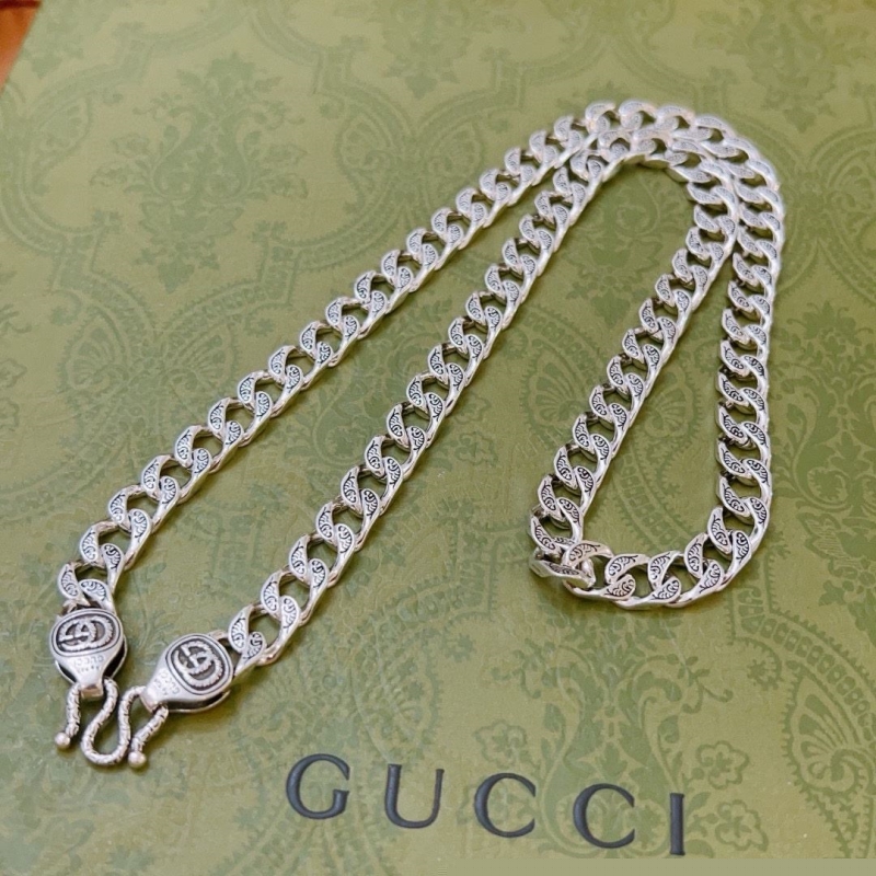 G*u*i necklaces